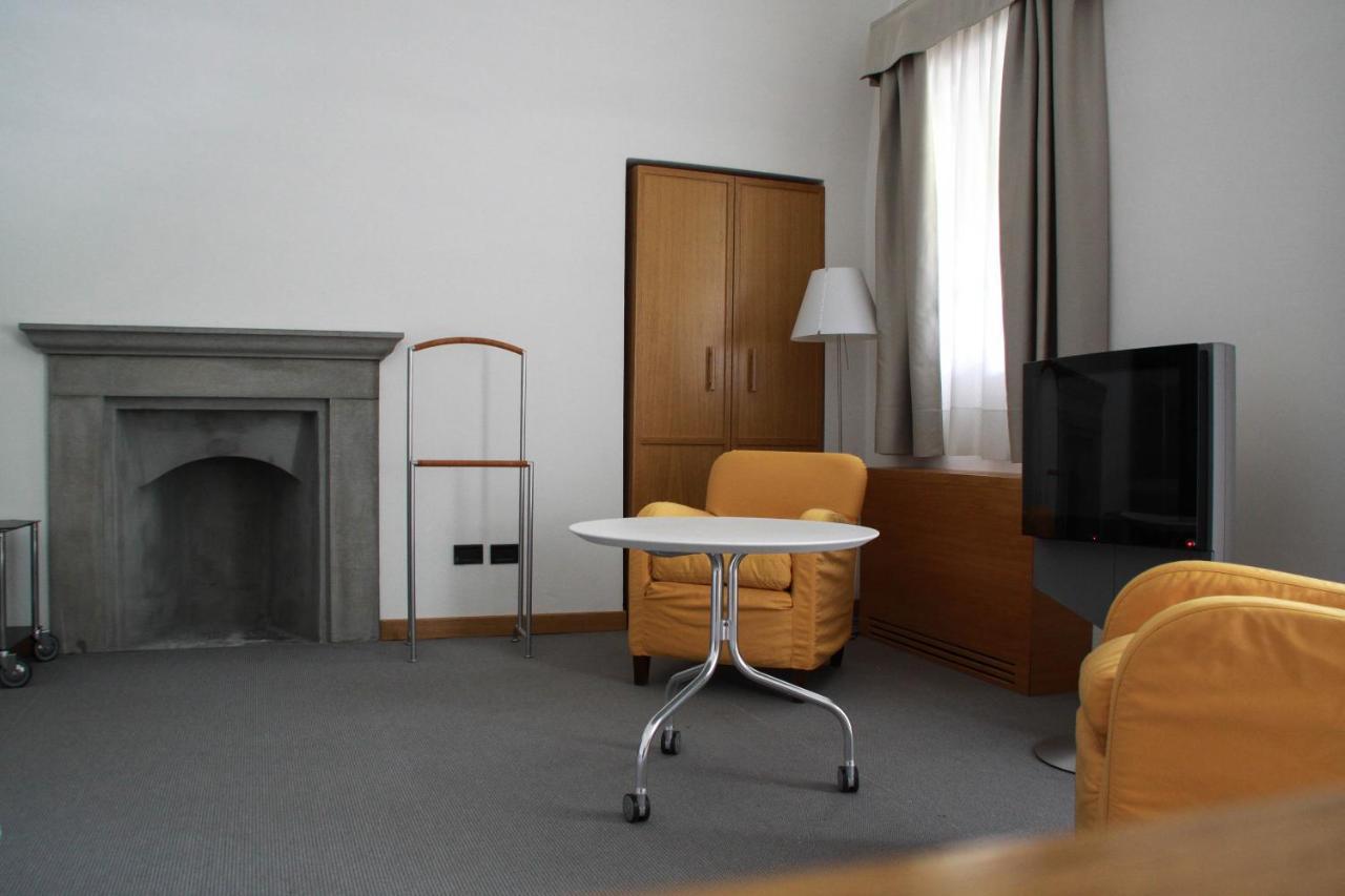 Hotel Cavour Et Des Officiers Bard Exteriör bild