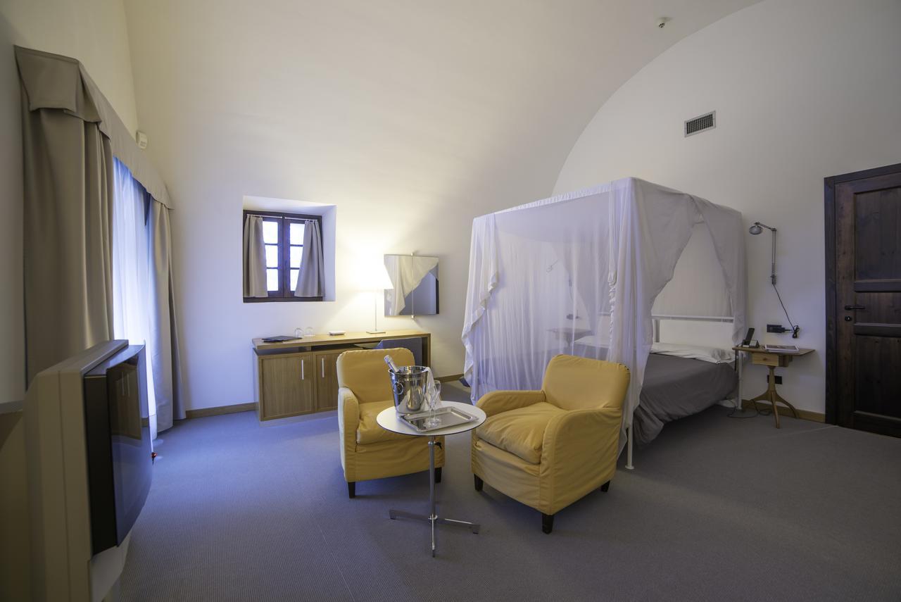 Hotel Cavour Et Des Officiers Bard Exteriör bild